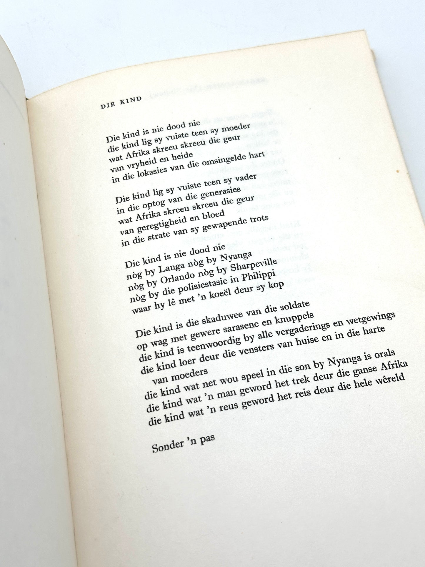 Rook en Oker by Ingrid Jonker